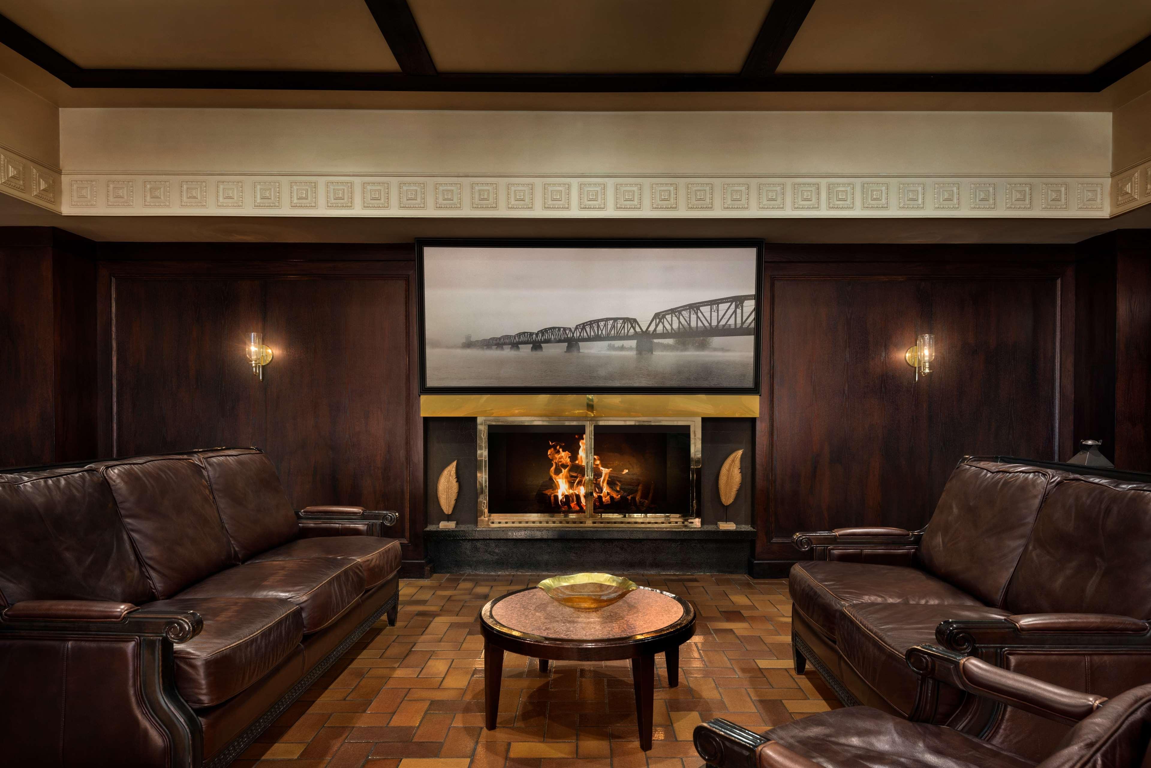 Coast Prince George Hotel By Apa Экстерьер фото