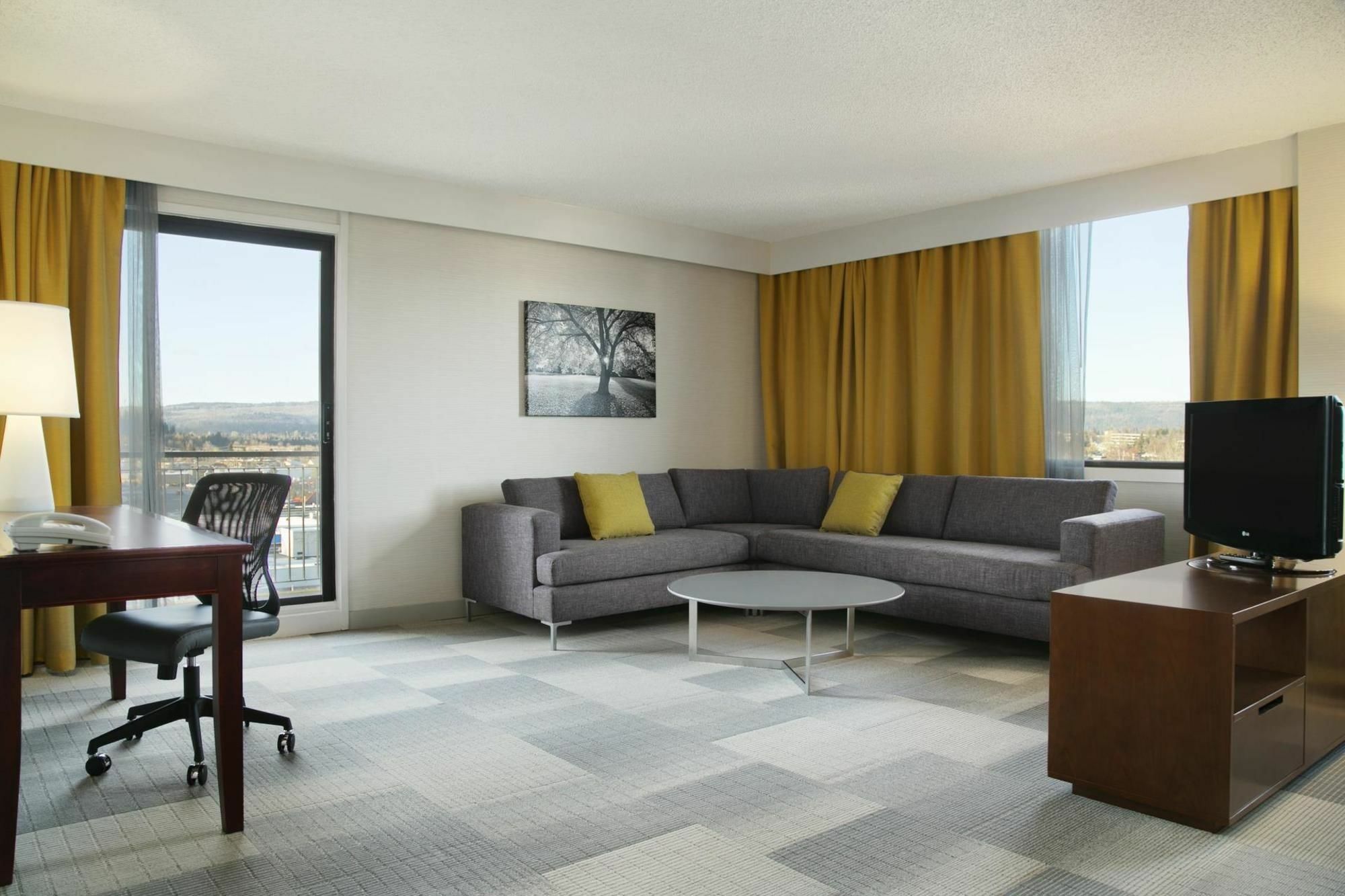 Coast Prince George Hotel By Apa Экстерьер фото