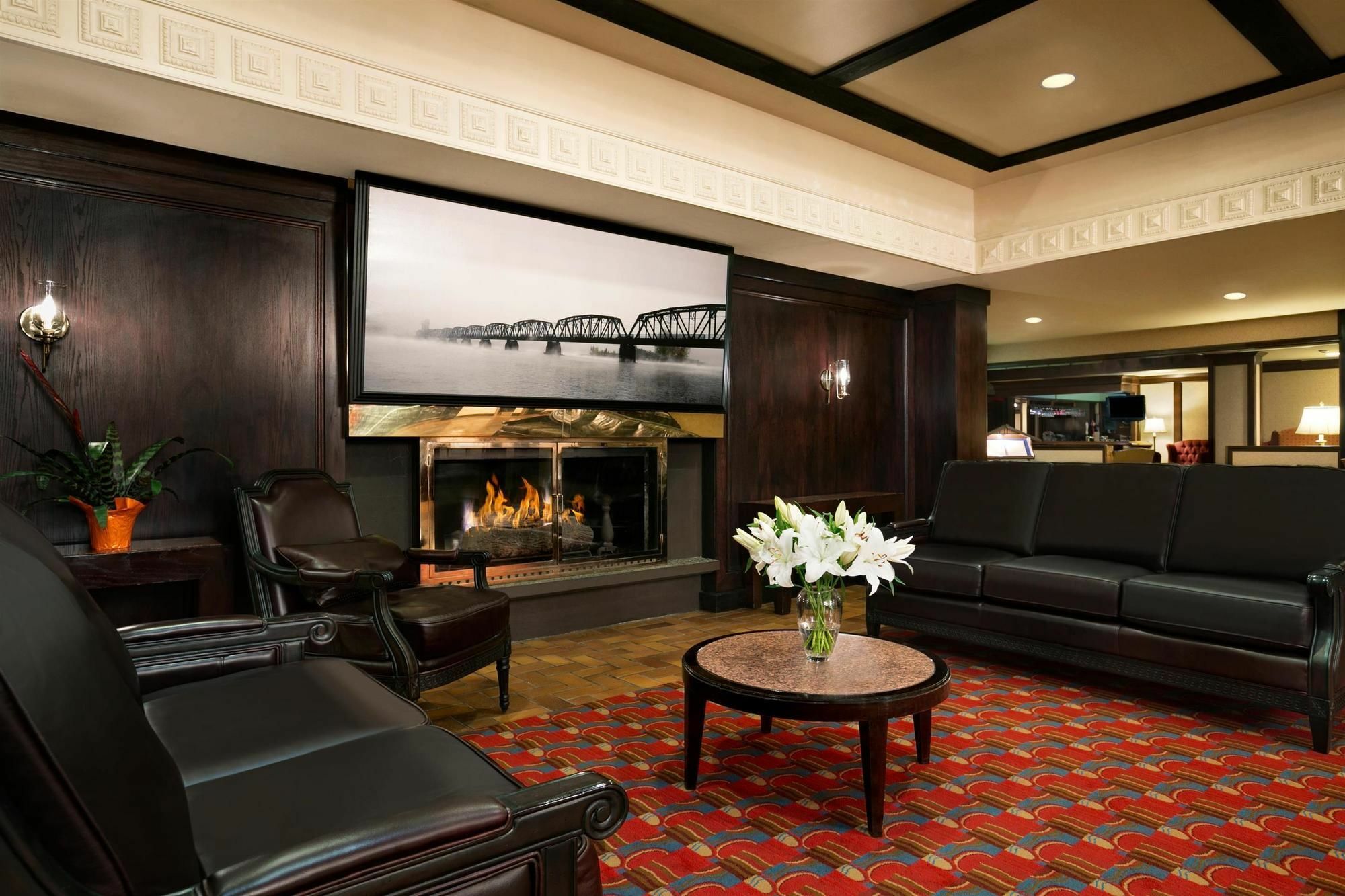 Coast Prince George Hotel By Apa Экстерьер фото